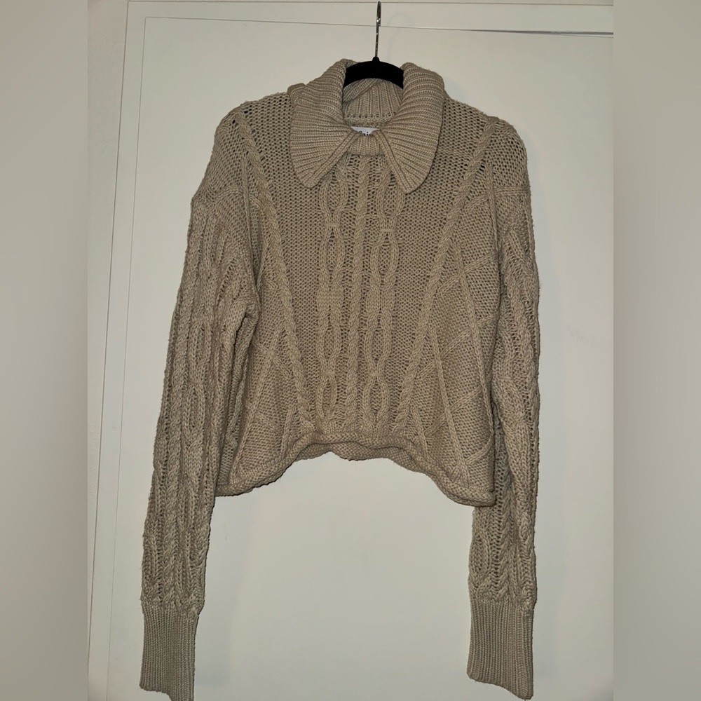 Beige sweater 🤎